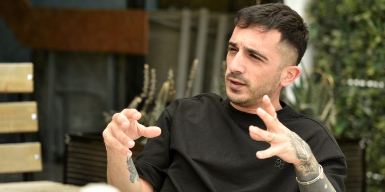 Resa Budak’ın mirası torunu Aras’a emanet: “Dedemden bu yana amiralimiz dondurmadır”