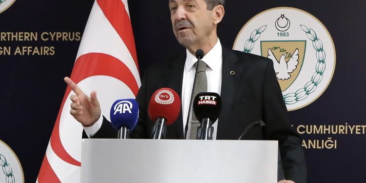 Dışişleri Bakanı Ertuğruloğlu’ndan İsrail’e tepki: Türkiye Kıbrıs’ta soykırımı önledi, yalanları ve iftiraları şiddetle reddediyoruz