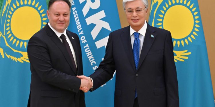 Öztürkler, TÜRKPA heyet başkanları ile birlikte Kazakistan devlet başkanı tarafından kabul edildi