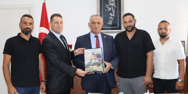 Çavuşoğlu, İskele Esnaf ve Zanaatkârlar Birliği heyetini kabul etti