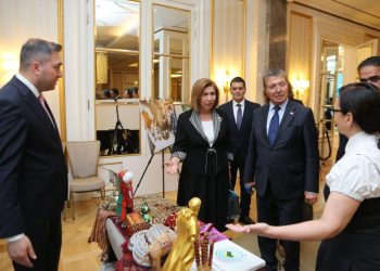 Başbakan Üstel Bakü’de “Genç Aile Forumu” kapsamında düzenlenen sergiyi ziyaret etti