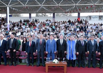 Öztürkler LAÜ Mezuniyet Töreni’ne katıldı