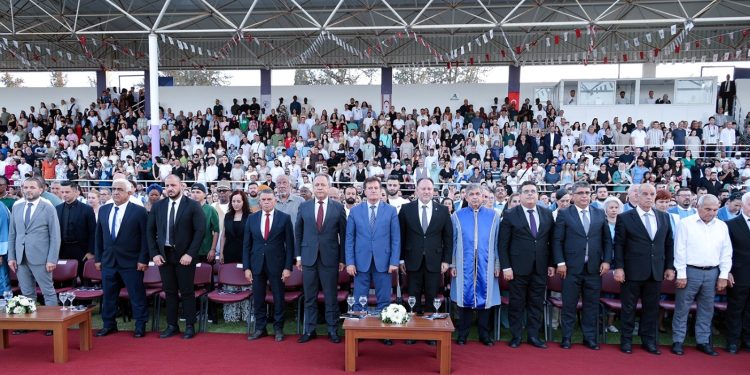 Öztürkler LAÜ Mezuniyet Töreni’ne katıldı