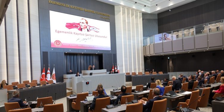 Meclis dönemin son toplantısını yapıyor