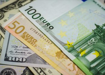 Sterlin 54,58 TL, euro 46,52 TL, dolar 39,83 TL’den işlem görüyor