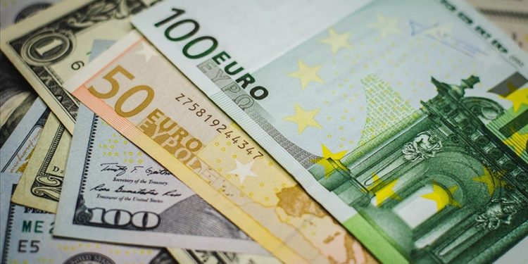 Sterlin 54,58 TL, euro 46,52 TL, dolar 39,83 TL’den işlem görüyor