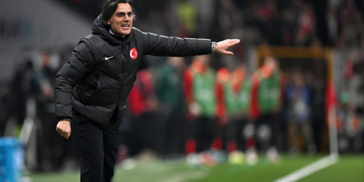 A Milli Takım, 2 yıl daha Montella'ya emanet