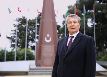 Başbakan Üstel, bir dizi temas ve uluslararası konferans için Azerbaycan’a gitti