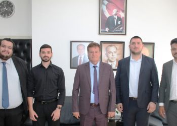 Bayındırlık ve Ulaştırma Bakanı Arıklı, Kıbrıs Türk Gençlik Konfederasyonu’nu kabul etti