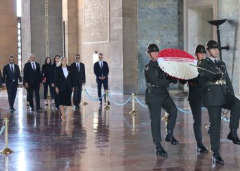 Meclis Komitesi heyetinden Anıtkabir’e ziyaret