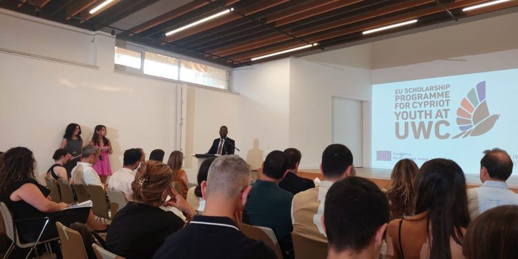 UWC mezuniyet töreni ara bölgede yapılı