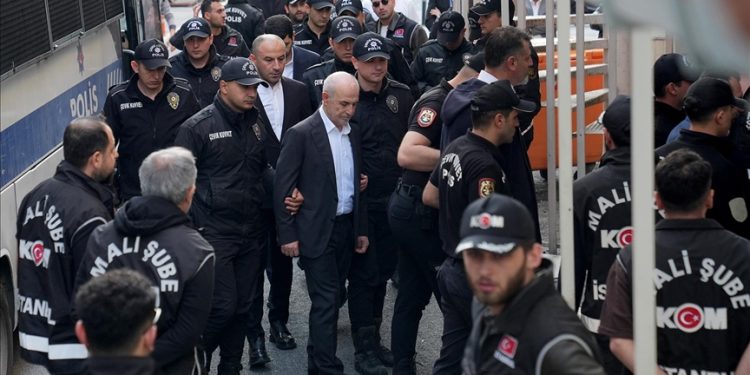 Türkiye’de Büyükçekmece Belediyesine yönelik yolsuzluk soruşturmasında 4 şüpheli hakkında gözaltı kararı