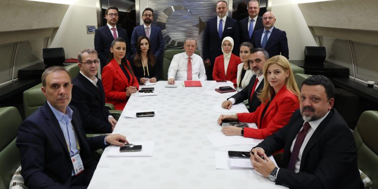 Türkiye Cumhurbaşkanı Erdoğan, Azerbaycan dönüşü gazetecilerin sorularını yanıtladı…