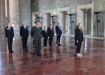 Meclis Dostluk Grubu heyeti Anıtkabir’i ziyaret etti