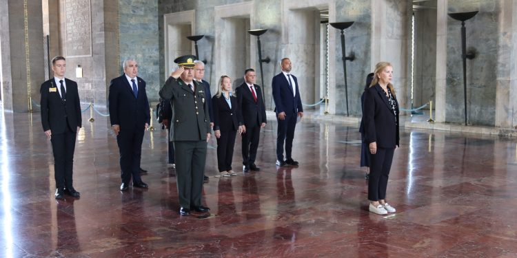 Meclis Dostluk Grubu heyeti Anıtkabir’i ziyaret etti