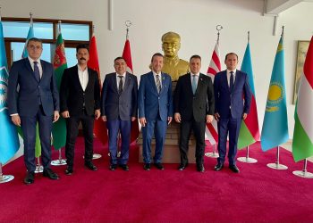 Dışişleri Bakanı Ertuğruloğlu, Azerbaycan heyetini kabul etti