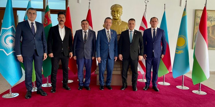 Dışişleri Bakanı Ertuğruloğlu, Azerbaycan heyetini kabul etti