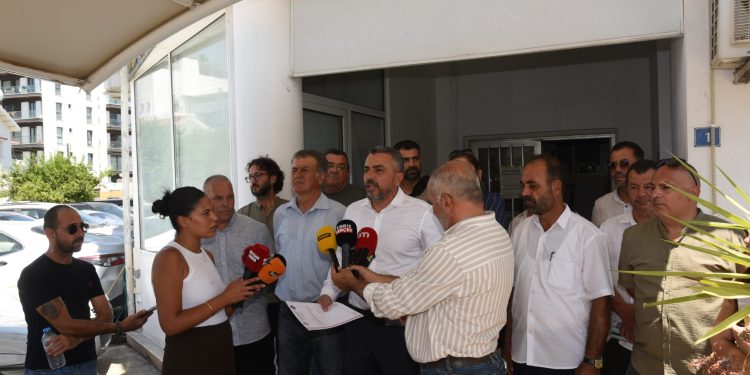 HÜR-İŞ, İhtiyat Sandığı Dairesi önünde basın açıklaması yaptı…