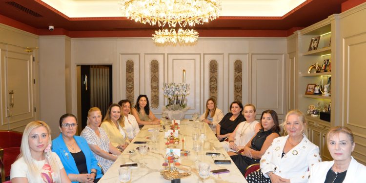 Sibel Tatar, GİKAD ve Gİ-KA KOOP başkan ve yönetim kurulu üyeleriyle görüştü