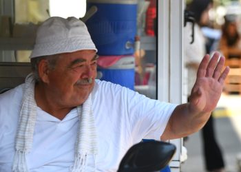 Kıbrıs kültürünün temsilcilerinden, Lefkoşa’nın simgelerinden biri; Hakan Aşık…