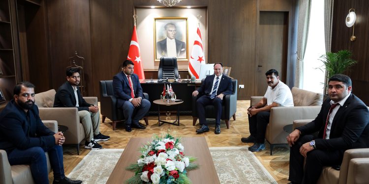 Öztürkler Pakistan Kültür ve Dayanışma Derneği heyetini kabul etti
