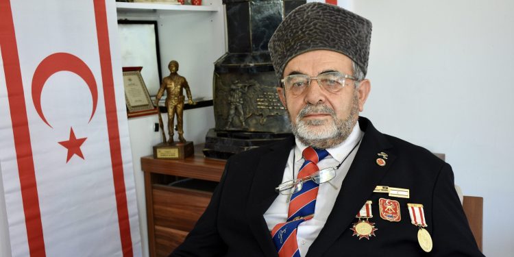 Kıbrıs’tan babasına gönderdiği mektupla şiir yazmaya başlayan gazi anılarını unutamıyor