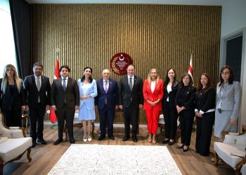 Meclis Başkanı Öztürkler, Yeni Azerbaycan Partisi üyelerini kabul etti