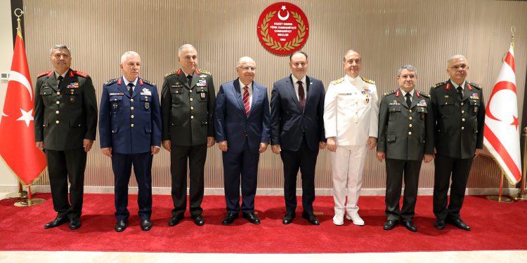 Öztürkler, Güler ve TSK komuta kademesini kabul etti