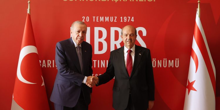 TC Cumhurbaşkanı Erdoğan, Cumhurbaşkanı Tatar ile görüştü