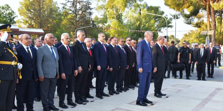 20 Temmuz Barış ve Özgürlük Bayramı kutlamaları… Lefkoşa Atatürk Anıtı önünde tören düzenlendi