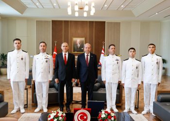 Cumhurbaşkanı Tatar, Deniz Albay Tek’i kabul etti