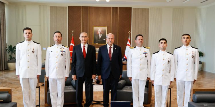 Cumhurbaşkanı Tatar, Deniz Albay Tek’i kabul etti