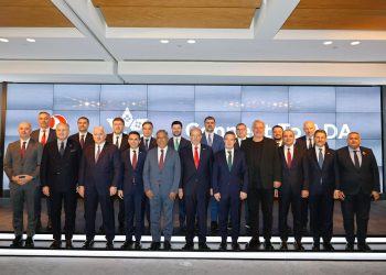 Cumhurbaşkanı Tatar, İstanbul’da THY Genel Merkezi’ni ziyaret etti