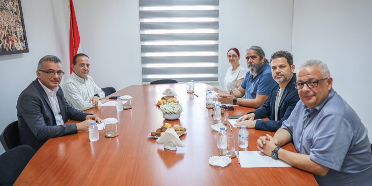 CTP Genel Başkanı Erhürman, DAÜ-SEN yetkililerini kabul etti