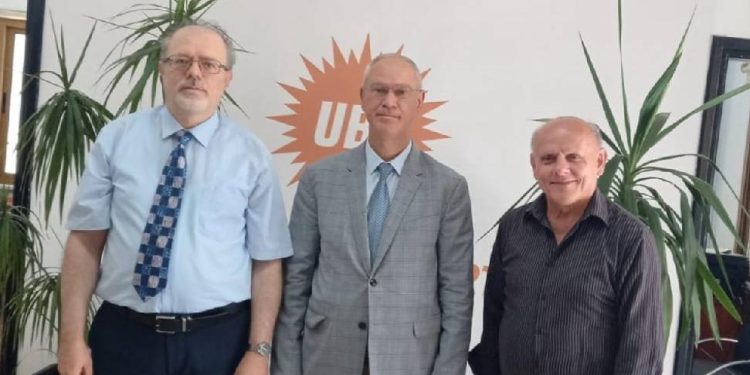 Hasipoğlu, Onbeş Kasım Kıbrıs Üniversitesi Mühendislik Fakültesi Dekanı Ramiz’i kabul etti