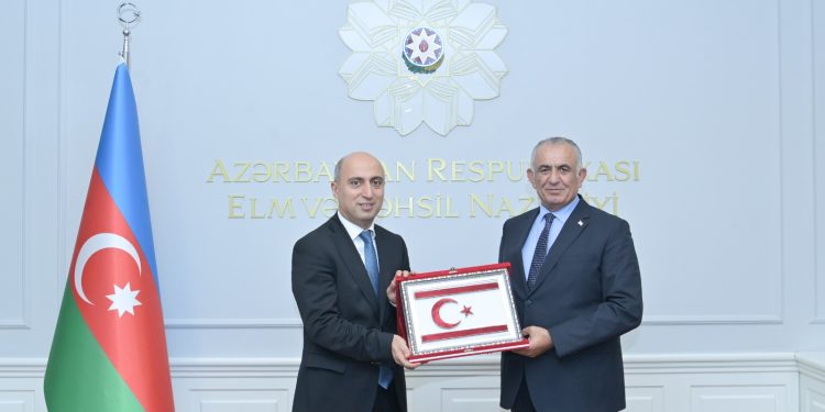 Çavuşoğlu, Azerbaycanlı mevkidaşı Emrullayev ile bir araya geldi