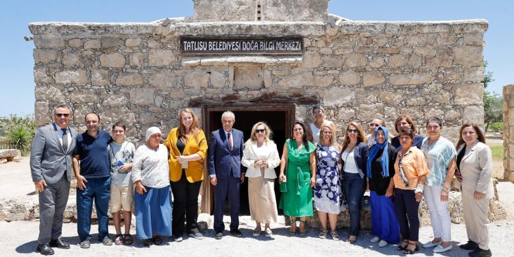 Sibel Tatar, Kuzey Kıbrıs Kadın Örgütleri Ağı’na bağlı dernekleri ziyaret etmeyi sürdürüyor