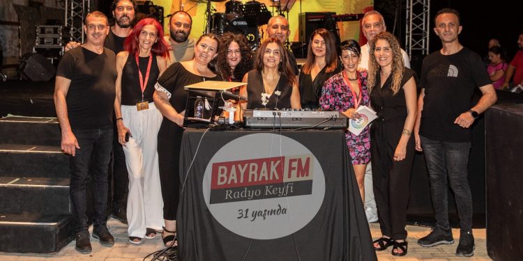 Bayrak FM 31 yaşında..BRTK Müdürü Özkurt:”Sadece bir radyo değil,bir yaşam tarzı ve büyük bir aile”
