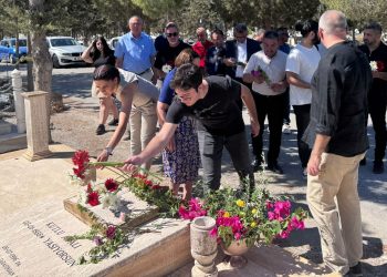 Kutlu Adalı, 29. ölüm yıl dönümünde mezarı başında anıldı