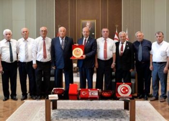 Cumhurbaşkanı Tatar, Türk Barış Kuvvetleri Gaziler Derneği  heyetini kabul etti
