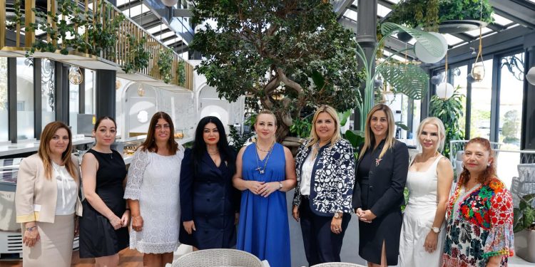 Sibel Tatar, Kuzey Kıbrıs Kadın Örgütleri Ağı’na bağlı derneklere yönelik ziyaretlerine Girne’de devam etti
