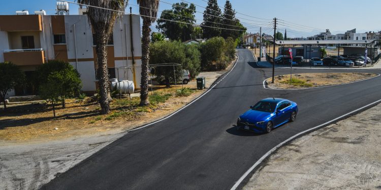 Lefkoşa’da asfaltlama çalışmaları  tüm hızıyla devam ediyor