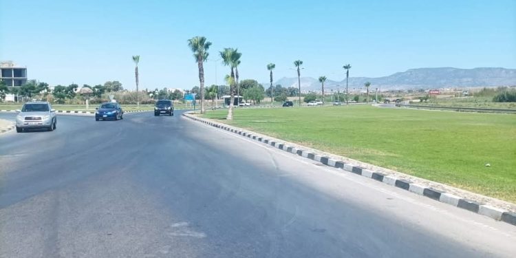 Gönyeli Çemberi ile Çevre Yolu Yonca Üst Geçit arası trafik akışına açıldı