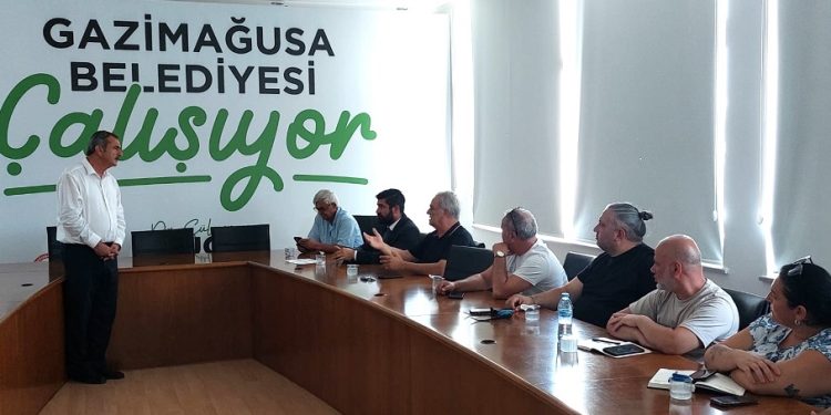 Gazimağusa Belediyesinde yapılan toplantıda gemilere su temini görüşüldü