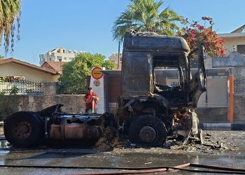 Balya yüklü tır alev aldı