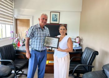 Kalkanlı Zeytin Ağaçları Yaşıyor etkinliğine katkı yapan BRTK’ya teşekkür belgesi taktim edildi