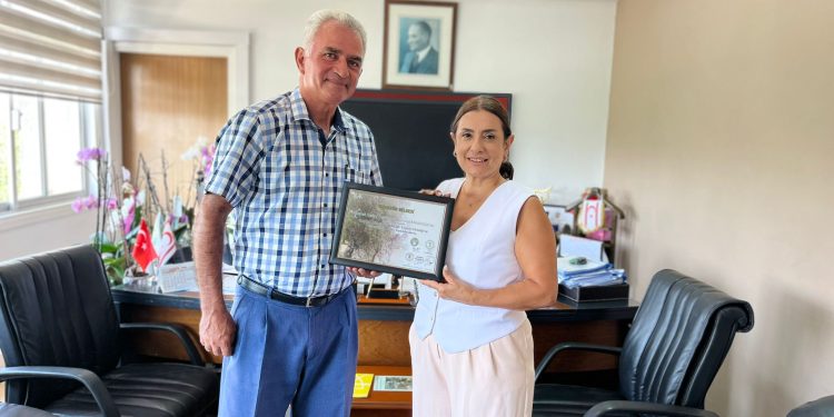 Kalkanlı Zeytin Ağaçları Yaşıyor etkinliğine katkı yapan BRTK’ya teşekkür belgesi taktim edildi