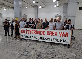 Gümrük Çalışanları Sendikası, Girne Turizm Limanı’nda iki saatlik uyarı grevi yaptı