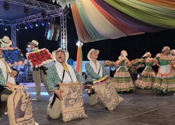 Geleneksel İskele Festivali kapsamında düzenlenen Uluslararası Halk Dansları Festivali gala ile son buldu