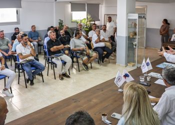 Erhürman, KTEZO’da bir grup esnafla bir araya geldi